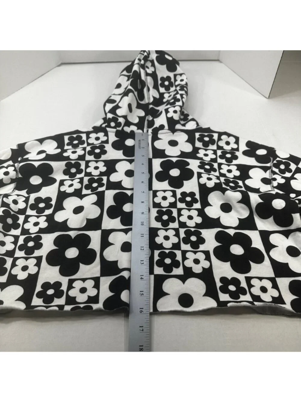 Wild Fable Women's Size Medium Hoodie Cropped Black White Floral Squares New - Picture 13 of 14